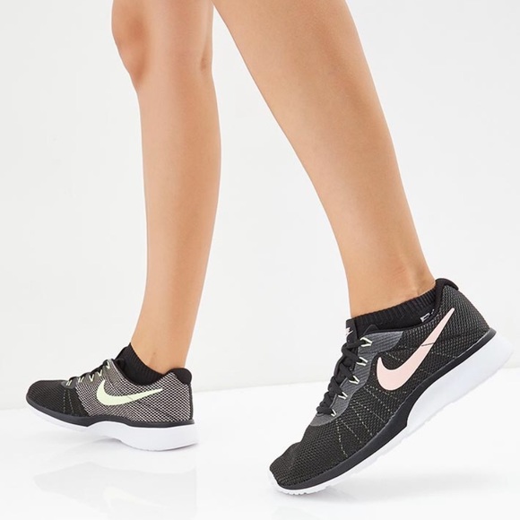 wmns nike tanjun schwarz
